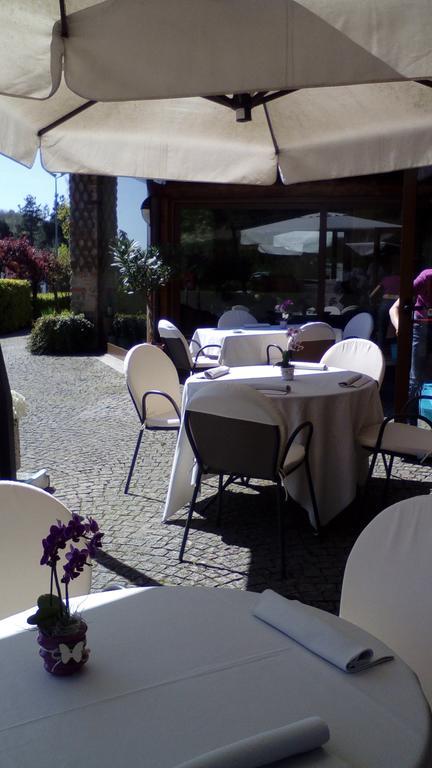 Trattoria Del Bivio Guest House Cerretto Langhe Exterior foto
