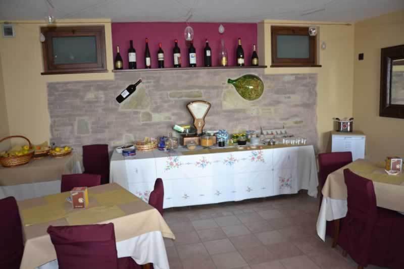 Trattoria Del Bivio Guest House Cerretto Langhe Exterior foto