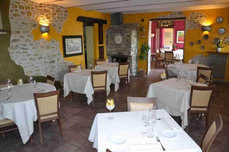 Trattoria Del Bivio Guest House Cerretto Langhe Exterior foto