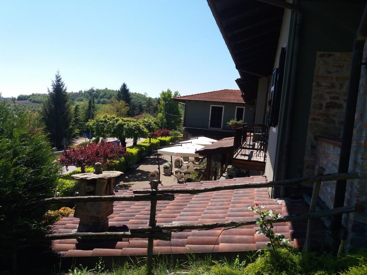 Trattoria Del Bivio Guest House Cerretto Langhe Exterior foto