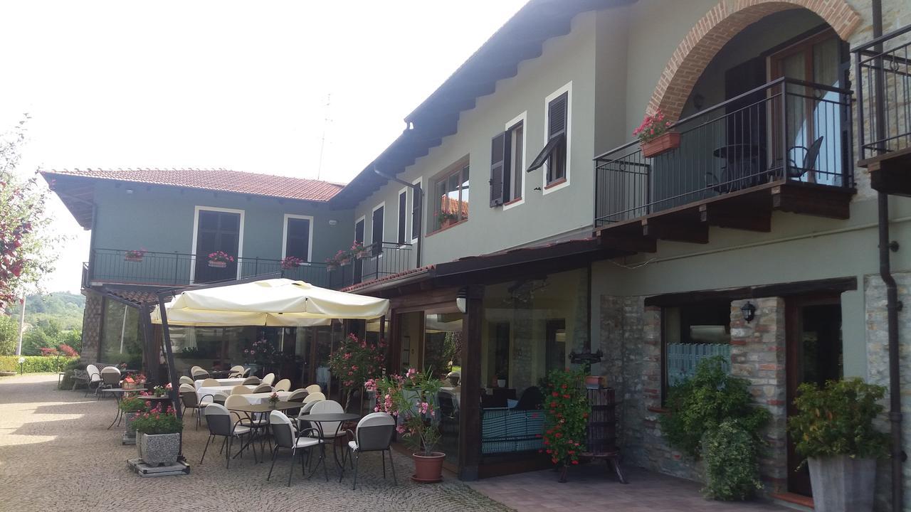 Trattoria Del Bivio Guest House Cerretto Langhe Exterior foto